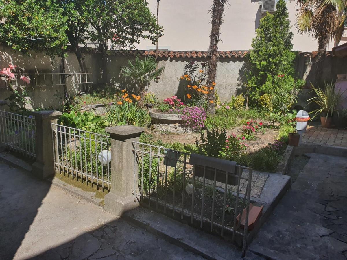Secret Garden Apartment 코페르 외부 사진