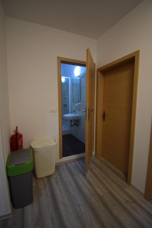 Secret Garden Apartment 코페르 외부 사진